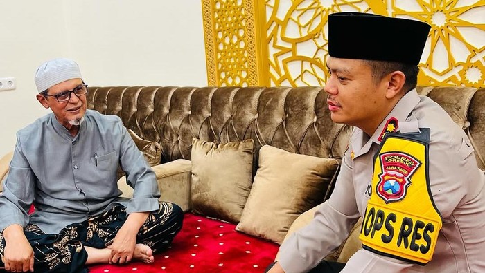Kapolres Gresik AKBP Rovan Richard Mahenu