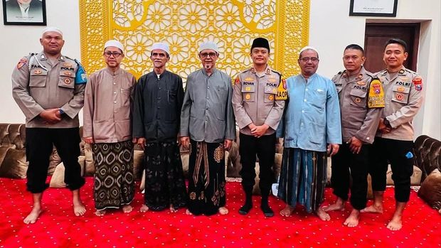Kapolres Gresik AKBP Rovan Richard Mahenu