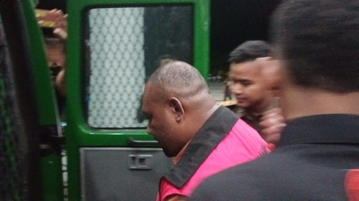 Kejati Papua Barat menetapkan oknum ASN berinisial AYM sebagai tersangka korupsi proyek jalan di Bintuni.