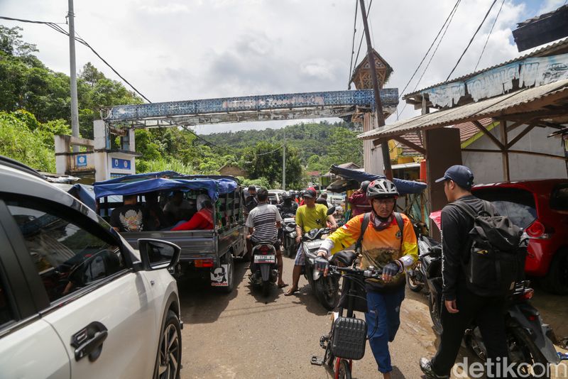 Kemacetan menuju Terminal Ciboleger