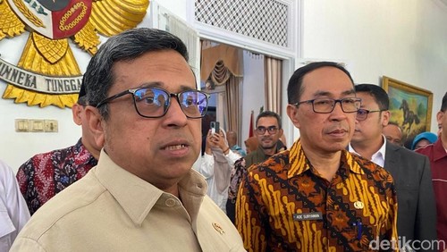 Kepala BPJPH Haikal Hasan