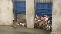 Kolam retensi ini berfungsi mengurangi genangan banjir yag kerap terjadi di Jalan Rumah Sakit Ujungberung. Selain itu, sudah dilengkapi juga penyaring sampah.