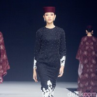 Inilah koleksi busana ramadan Julianto x Adelle Jewellery di acara Garis Poetih Raya festival 2025, yang bertemapat di Pondok Indah Mall, Jakarta Selatan. Jumat [17/1/2025]. Foto: Mohammad Abduh/detikcom.