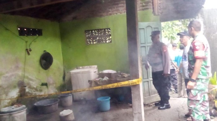 Kondisi TKP nenek tersetrum hingga meninggal dunia di Cerme, Panjatan, Kulon Progo, Kamis (23/1/2025).