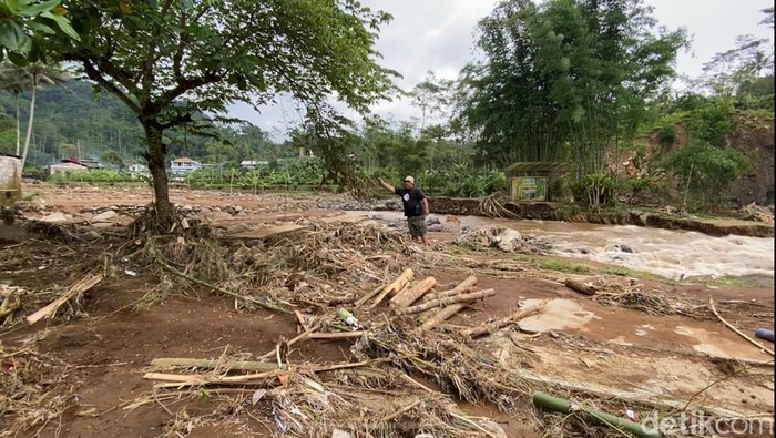 Kondisi wisata alam Dawuhan di Desa Dawuhan, Kecamatan Wanayasa, Banjarnegara usai diterjang banjir bandang, Kamis (23/1/2025).