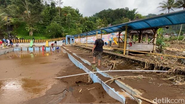Kondisi wisata alam Dawuhan di Desa Dawuhan, Kecamatan Wanayasa, Banjarnegara usai diterjang banjir bandang, Kamis (23/1/2025).