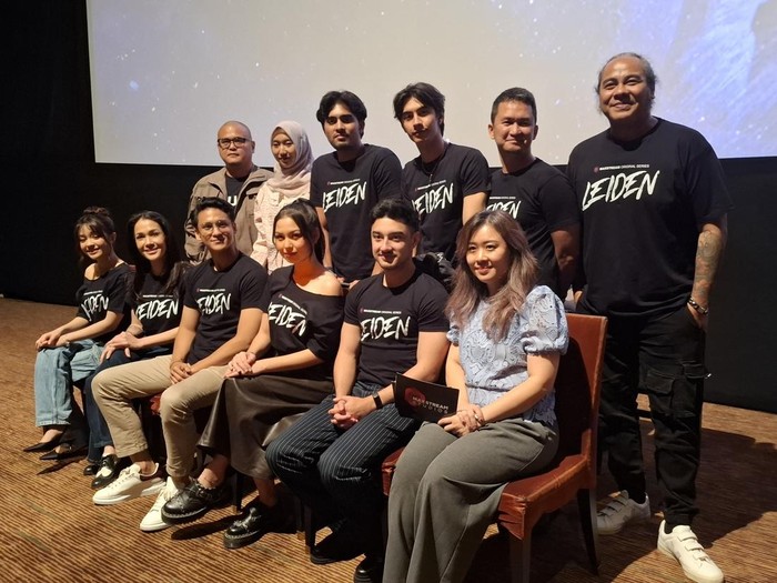 Serial Leiden, adaptasi novel populer, mengikuti perjalanan Rhea menghadapi kehilangan dan perundungan.