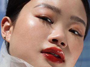 Persiapan Imlek, Ini 7 Rekomendasi Lipstik Merah yang Sedang Diskon di 2.2