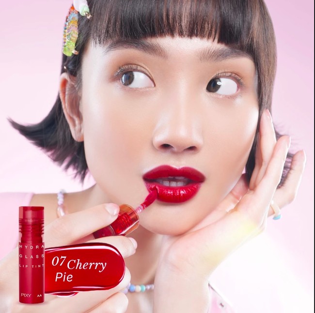 Lipstik merah terbaru untuk Imlek 2025
