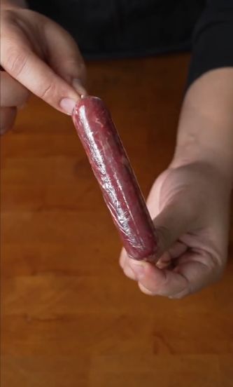 Wanita asal Filipina ditantang membuat lumpia beef wellington oleh Gordon Ramsay