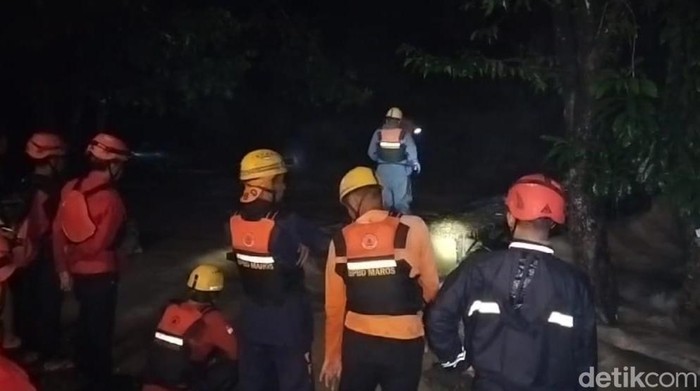 Tiga orang mahasiswa Universitas Hasanuddin (Unhas) Makassar hanyut di Sungai Biseang Laboro atau Bislab Kabupaten Maros, Sulawesi Selatan (Sulsel).