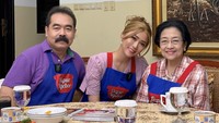 Momen Megawati masak juga pernah ditampilkan pedangdut Inul Daratista dalam Instagram @inul.d (2/3/2024). Masya Allah bisa masak sama ibu Megawati, tulis Inul (2/3/2024). Foto: Instagram inul.d