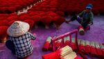 Melihat Sibuknya Desa Dupa Vietnam Jelang Imlek