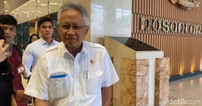 Serba-serbi Reshuffle Perdana Prabowo Ganti Mendikti