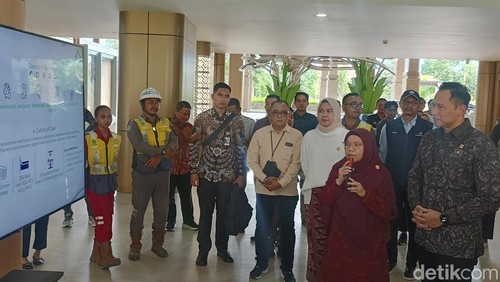 Menko Infra Agus Harimurti Yudhoyono (AHY) saat mengunjungi Bali International Hospital, Sanur, Bali pada Kamis (23/1/2025).