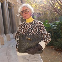 Undone French BobFrench bob sudah lama jadi potongan rambut pendek klasik yang difavoritkan. Namun untuk penataannya, mungkin dibutuhkan lebih banyak usaha untuk menghasilkan volume dan tekstur ikal. Di 2025, Elliot Bute menjelaskan bahwa versi lebih santainya bisa diterapkan, misalnya dengan membiarkan bagian poni memanjang ke samping. Foto: Instagram @graceghanem