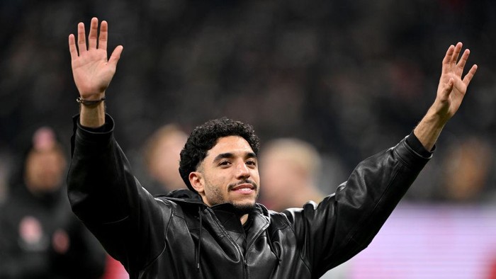17 January 2025, Hesse, Frankfurt/Main: Soccer: Bundesliga, Eintracht Frankfurt - Borussia Dortmund, Matchday 18, Deutsche Bank Park. Frankfurts Omar Marmoush says goodbye to the fans after the game. He is about to move to Manchester City. IMPORTANT NOTE: In accordance with the regulations of the DFL German Football League and the DFB German Football Association, it is prohibited to use or have used photographs taken in the stadium and/or of the match in the form of sequential images and/or video-like photo series. Photo: Arne Dedert/dpa (Photo by Arne Dedert/picture alliance via Getty Images)