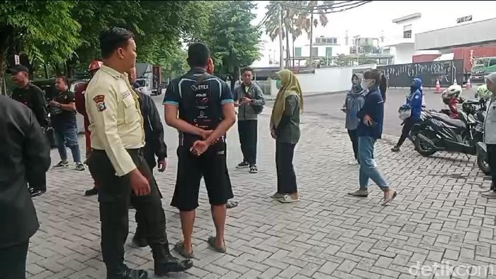 Pamer kelamin di Pasuruan