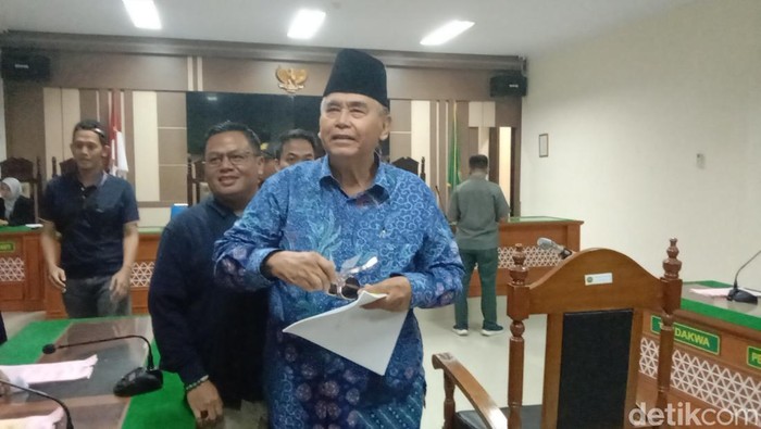 Panji Gumilang menjalani sidang perdana perkara TPPU di Pengadilan Negeri Indramayu