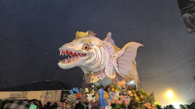 Patulangan Kaang berbentuk ikan putih sebagai tempat kremasi jenazah Jero Gede Kawanan (Alitan) Batur. (Foto: Istimewa)