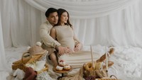 Aaliyah Massaid dan Thariq Halilintar mengumumkan bakal menjadi orang tua. Foto: Instagram/@aaliyah.massaid