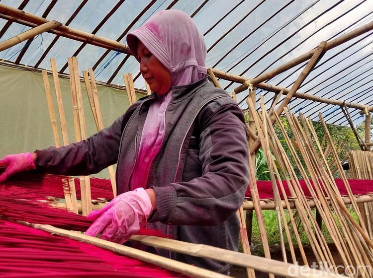 Perajin Dupa di Malang Ramai Pesanan Jelang Imlek