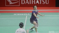 Bertanding di Istora Senayan, Kamis (23/1), Gregoria tampil apik di gim pertama dan tak membiarkan lawan bangkit. Sempat unggul 7-1, atlet kelahiran Wonogiri itu menutup interval dengan keunggulan 11-8.