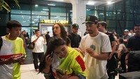 Momen kedatangan mereka dibagikan akun Instagram @vr46racingteam. Mereka melakukan perjalanan lintas benua dari Tavullia, Italia untuk melakukan peluncuran tim di Kuningan, Jakarta Selatan pada Sabtu (25/1). Foto: Doc. Pertamina Lubricants.