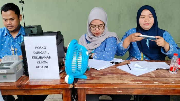 Polisi membuka posko pelayanan untuk mengurus dokumen warga yang hilang akibat kebakaran Kemayoran Gempol