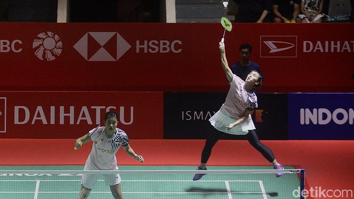 Febriana Dwipuji Kusuma/Amallia Cahaya Pratiwi melaju ke perempat final ganda putri Indonesia Masters 2025 usai mengalahkan Paulina Hankiewicz/Kornelia Marczak di babak 16 besar dengan skor 21-8, 21-8 dalam waktu 31 menit. Bertanding di Istora Senayan, Kamis (23/1/2025)