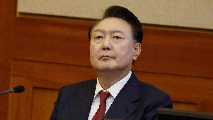 South Korea’s impeached President Yoon Suk Yeol arrives to attend the fourth hearing of his impeachment trial over his short-lived imposition of martial law at the Constitutional Court in Seoul, South Korea, 23 January 2025.    JEON HEON-KYUN/Pool via REUTERS