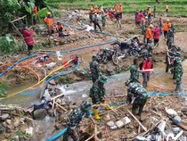 Cerita Ibu Hamil Berjuang Jalan Kaki 3 Jam buat Lahiran Saat Longsor Pekalongan