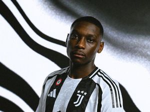 Newcastle Juga Bidik Kolo Muani, Juventus Bisa Menang?