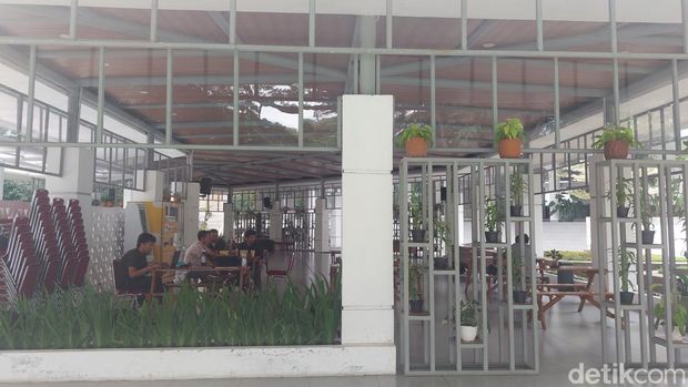 Ruang kerja terbuka di Gedung Sate Bandung