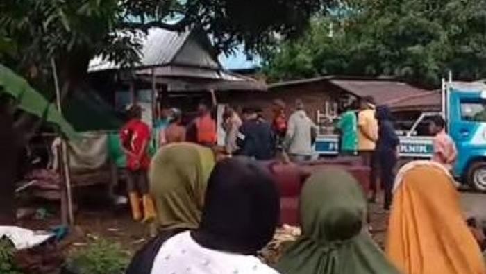 Rumah terduga pelaku asusila di Jeneponto dibongkar warga.
