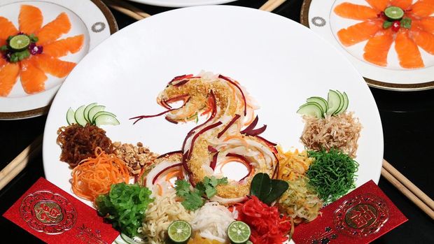 Sajian kuliner imlek di The Trans Luxury Hotel Bandung.