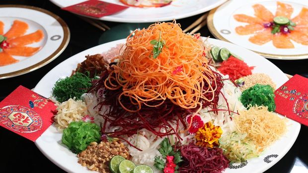 Sajian kuliner imlek di The Trans Luxury Hotel Bandung.