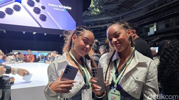 Untuk membeli Galaxy S25 series A True AI Companion di Indonesia bisa diklik di samsung.com/id mulai 23 Januari 2025 pukul 01.00 WIB. Bisa pre-order dengan promo eksklusif. Foto: Aisyah Kamaliah/detikINET