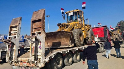 Selain Logistik, Truk Bantuan Juga Angkut Alat Berat untuk Gaza