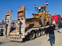 Selain Logistik, Truk Bantuan Juga Angkut Alat Berat untuk Gaza