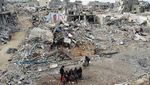 Senyum Warga Gaza di Reruntuhan Bangunan