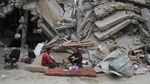 Senyum Warga Gaza di Reruntuhan Bangunan