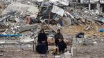 Senyum Warga Gaza di Reruntuhan Bangunan