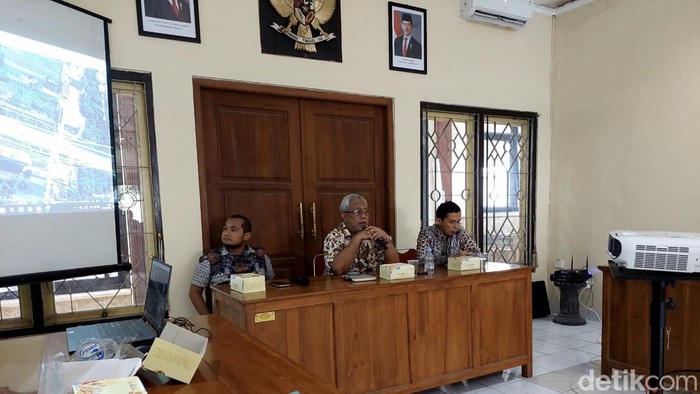 Sosialisasi dan konsultasi publik penambahan luas Tol Jogja-Solo di Kantor Kalurahan Trihanggo, Gamping, Sleman, Kamis (23/1/2025).