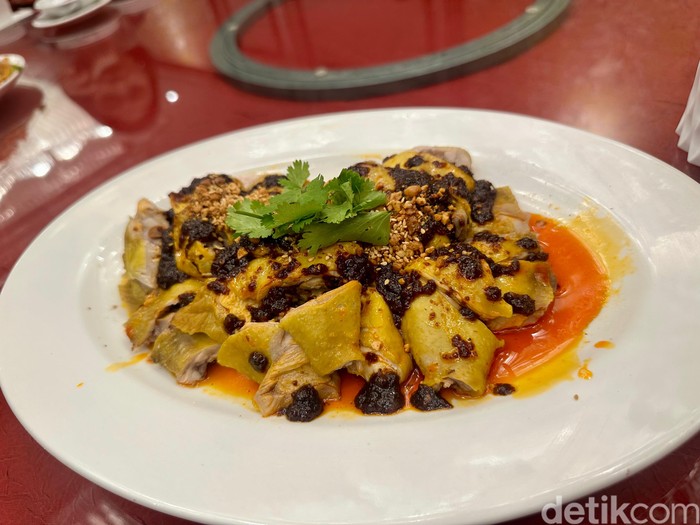 Spesial! Angsio Hisit dan Ayam Kukus Chili Oil Buat Sajian Imlek
