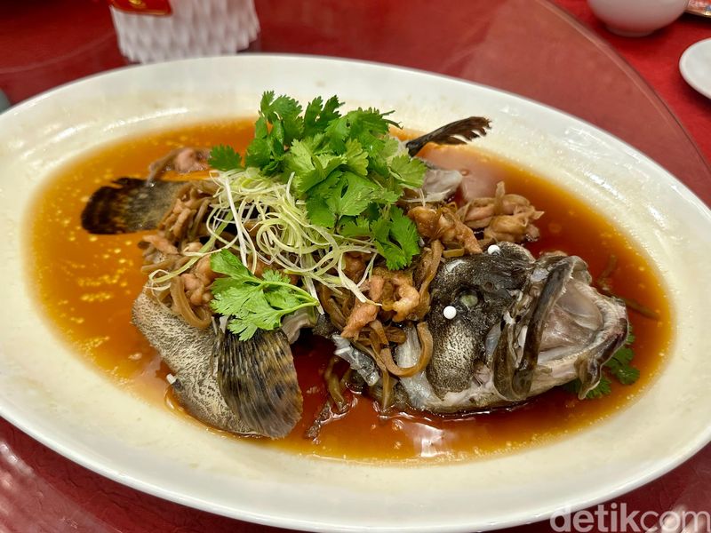 Spesial! Angsio Hisit dan Ayam Kukus Chili Oil Buat Sajian Imlek