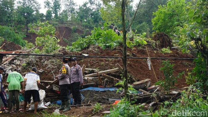 Tanah longsor di Wonosalam, Jombang