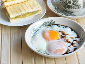 Telur Mentah Populer Dikonsumsi, Apakah Halal untuk Muslim?