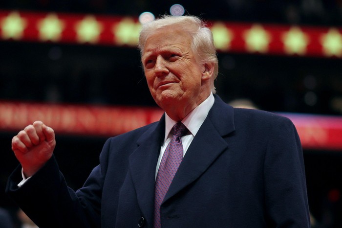 Trump membuat sederet kebijakan kontroversial pada hari-hari pertamanya di Gedung Putih, adakah yang bisa menjegalnya?