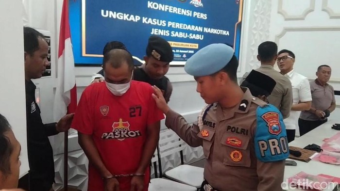 Tukang parkir pengedar sabu dalam bentuk permen di Pasuruan